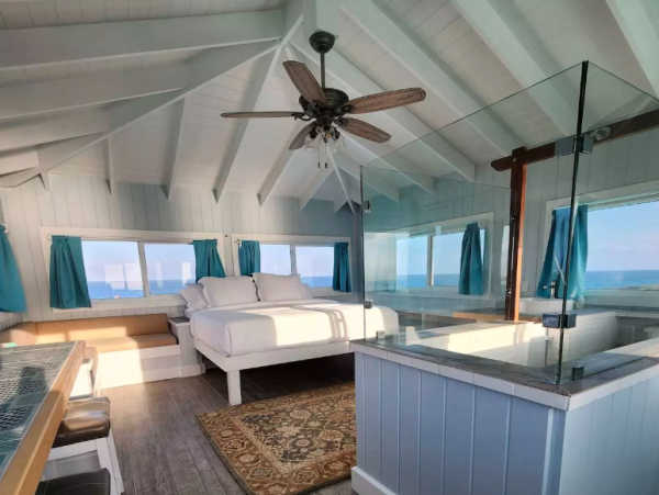 Luxurious Island Retreat with Breathtaking Views in Hope Town